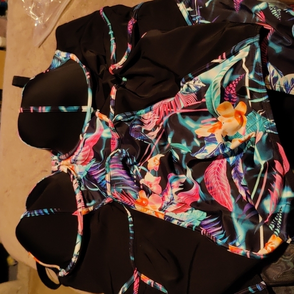 🔶SLIM FIX UNDERWIRE PIPING ONE PIECE SWIMSUIT - Picture 7 of 12